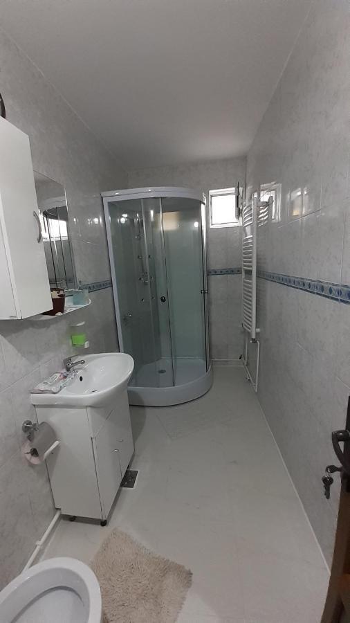 Ferienwohnung Garsoniera George Tîrgu Ocna Exterior foto